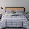 B：light Grey