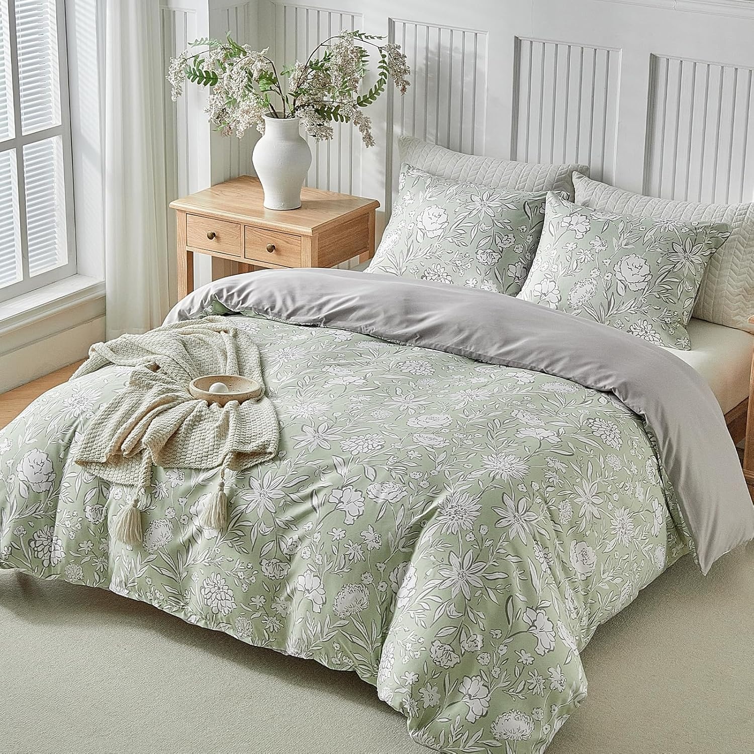 image:imageLekesky Duvet Cover Queen Size Reversible Botanical Floral Duvet Cover Set with Zipper Closure 3 Pieces Soft Microfiber Green Bedding Set 1Duvet Cover 90x90 2 Pillowcases 20x26C Grass Green No Comforter