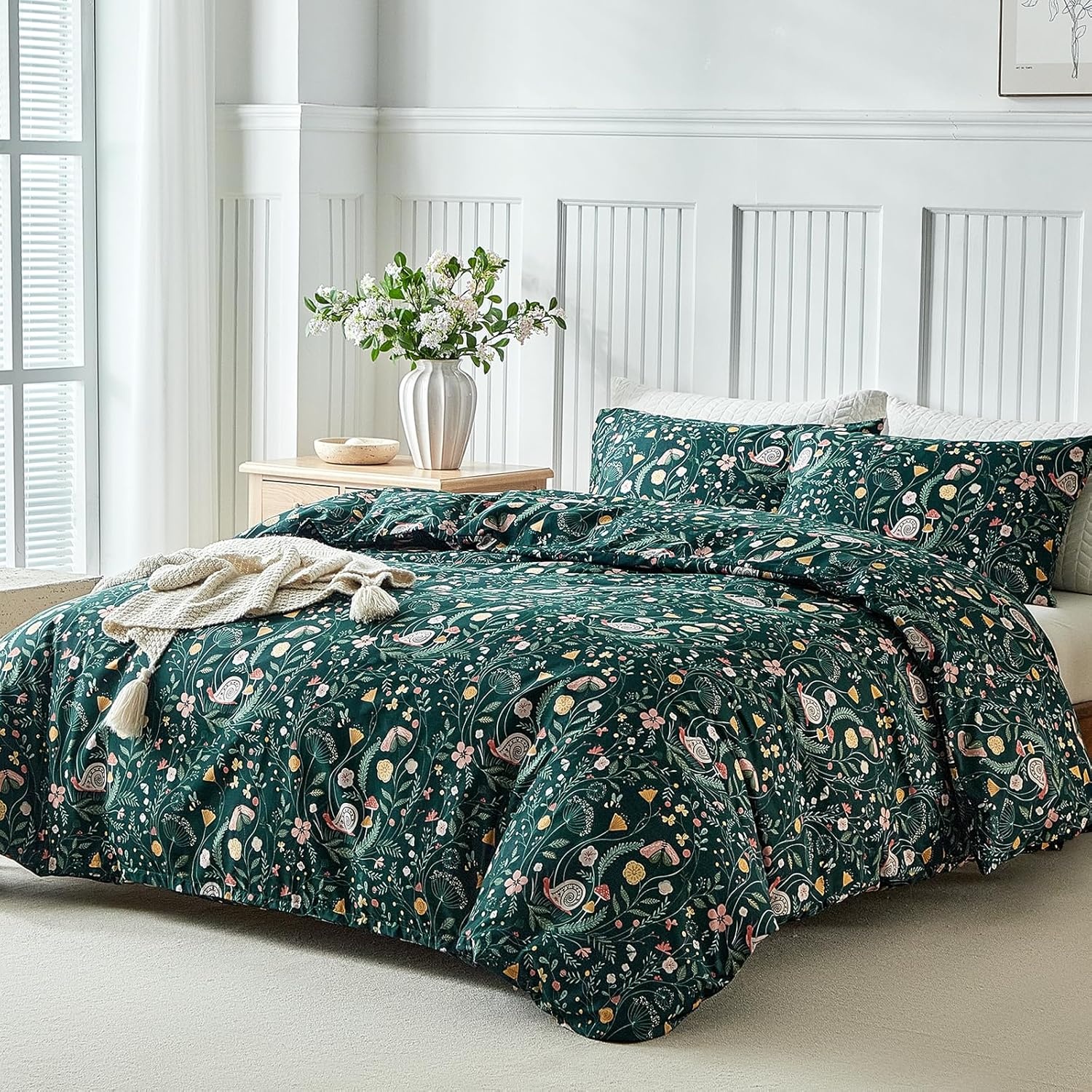 image:imageLekesky Duvet Cover Queen Size Reversible Botanical Floral Duvet Cover Set with Zipper Closure 3 Pieces Soft Microfiber Green Bedding Set 1Duvet Cover 90x90 2 Pillowcases 20x26C Greeninsect World